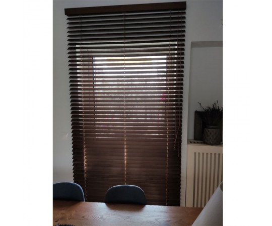 ΞΥΛΙΝΑ ΣΤΟΡΙΑ ΣΕ ΤΡΑΠΕΖΑΡΙΑ